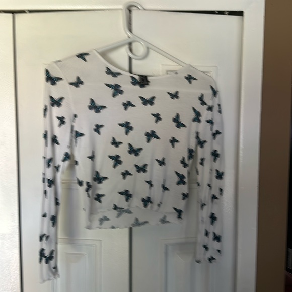 Forever 21 Butterfly white long sleeve crop top - Picture 1 of 3
